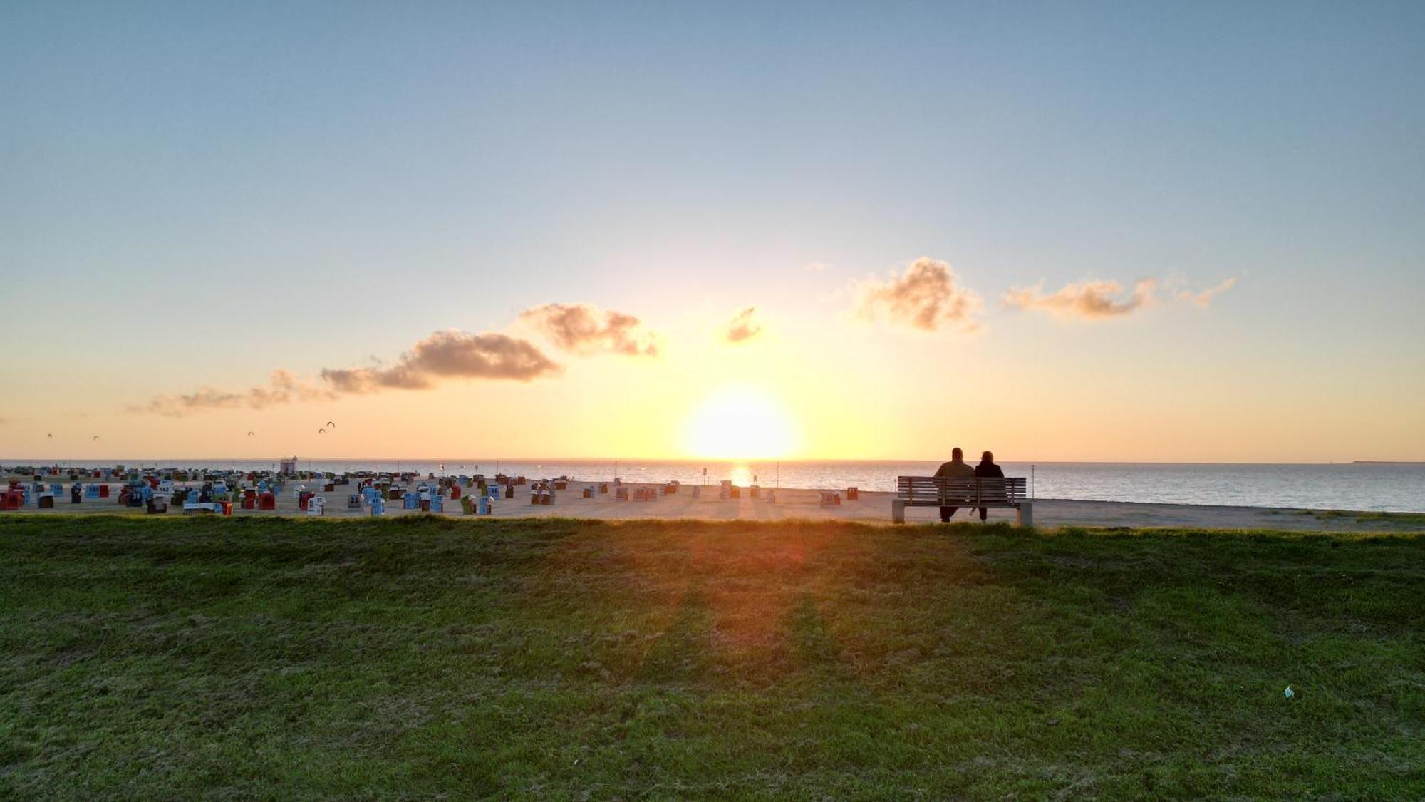 Fischerhaeuschen Am Kurpark Neuharlingersiel Bagian luar foto